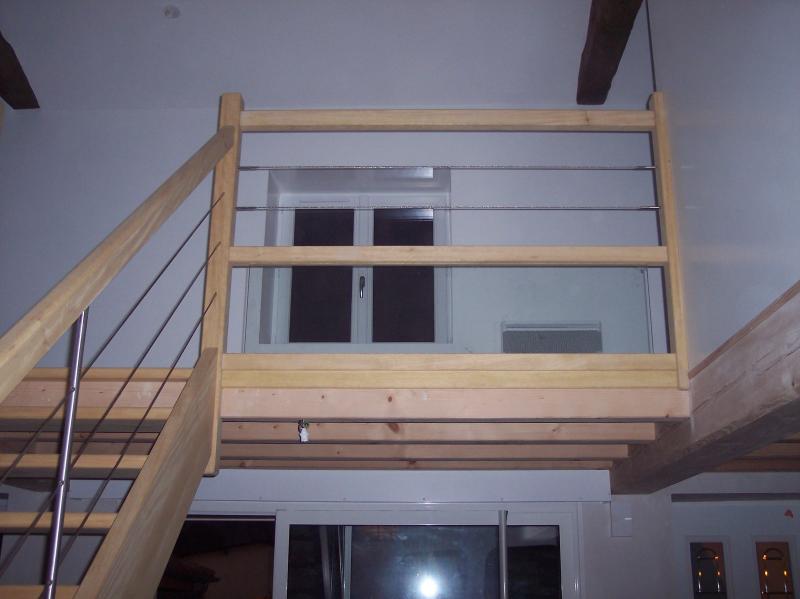 escalier balustrade cables et vitrage | esaclier balustrade cables et vitrage | 
	Charpente Cardineau
